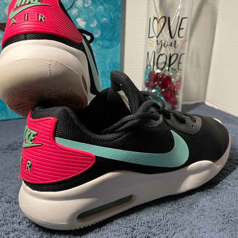 Nike Air Max Oketo sneakers in a black aurora green, and pink colorway size 9.5 - Picture 6 of 9